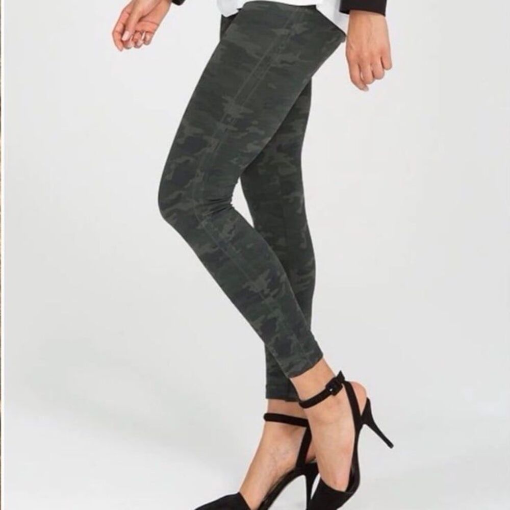 Spanx Seamless Camo Leggings in Color Green SZ XS - Picture 5 of 5